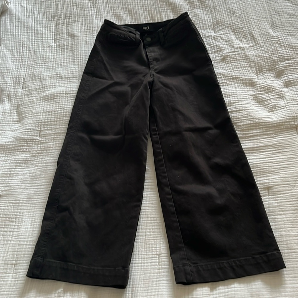 Black high-rise + wide-leg cropped pant